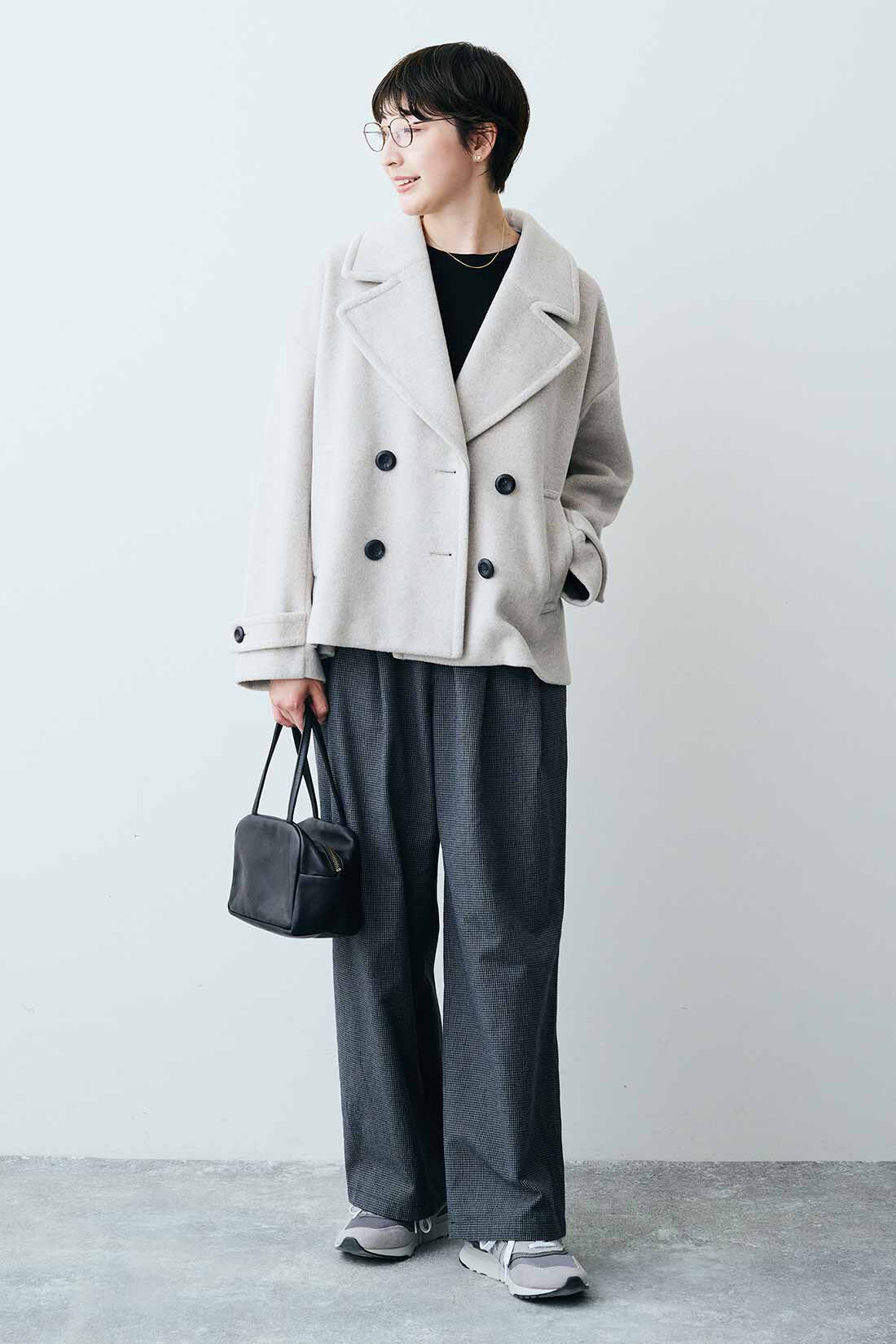 THREE FIFTY STANDARD|ショート丈のＰコート〈ライト杢グレー〉ＴＦＳとフライス編みのラグランＴシャツＴＦＳのコーディネート