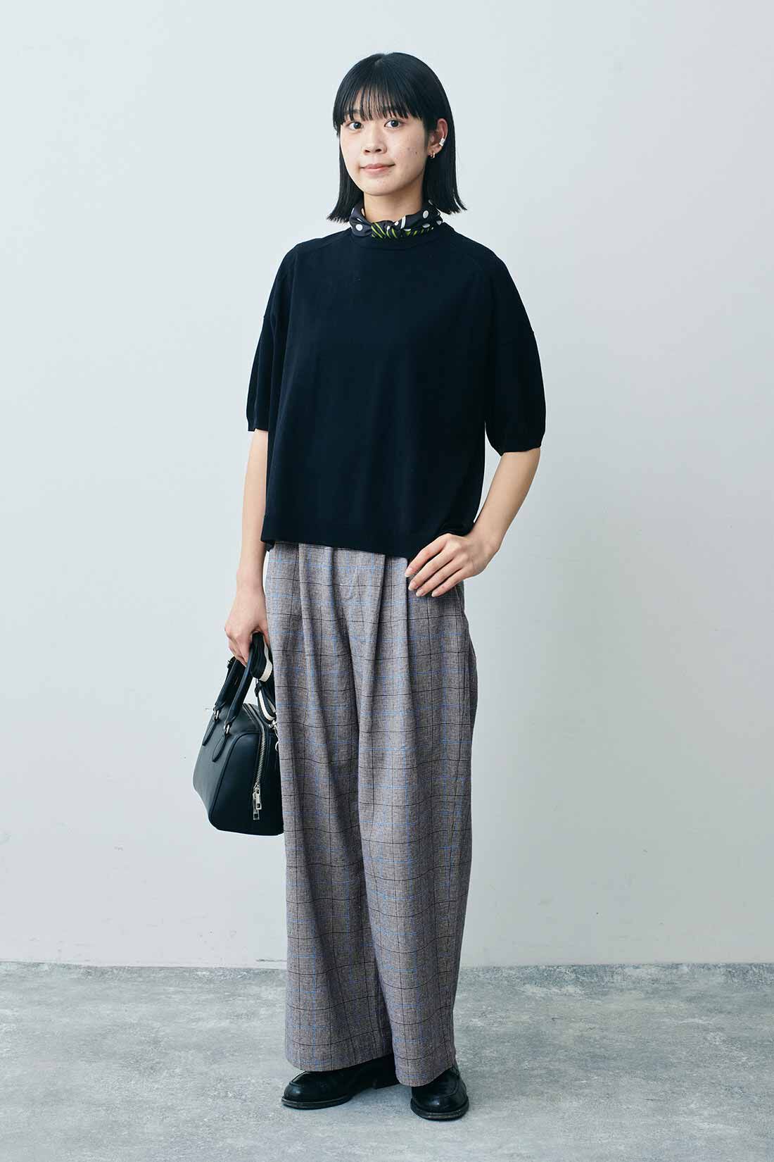 THREE FIFTY STANDARD ドット柄のシルクスカーフ〈ブラック