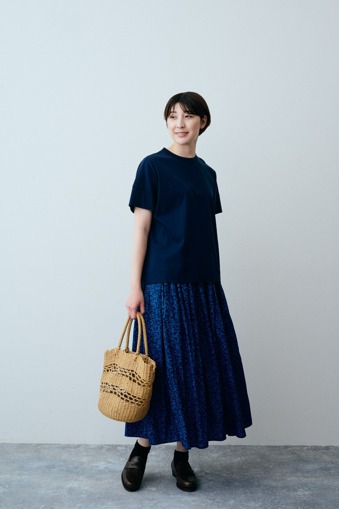 THREE FIFTY STANDARD|シルケット加工Ｔシャツ　ＴＦＳとリンクス編みの綿麻ソックスセットＴＦＳのコーディネート|モデル身長：163cm　着用サイズ：M