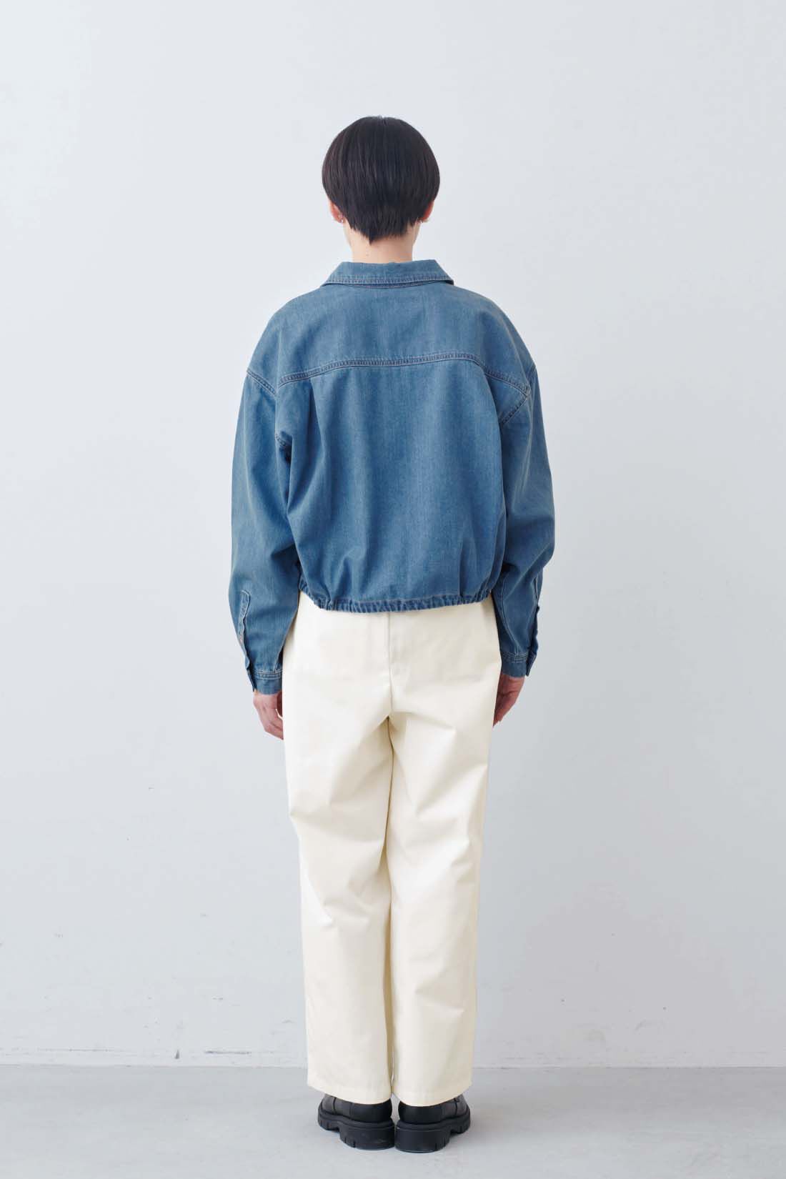 THREE FIFTY STANDARD［スリーフィフティースタンダード］|THREE FIFTY STANDARD　カジュアルすぎないチノパンツ〈アイボリー〉|モデル身長：163cm　着用サイズ：M