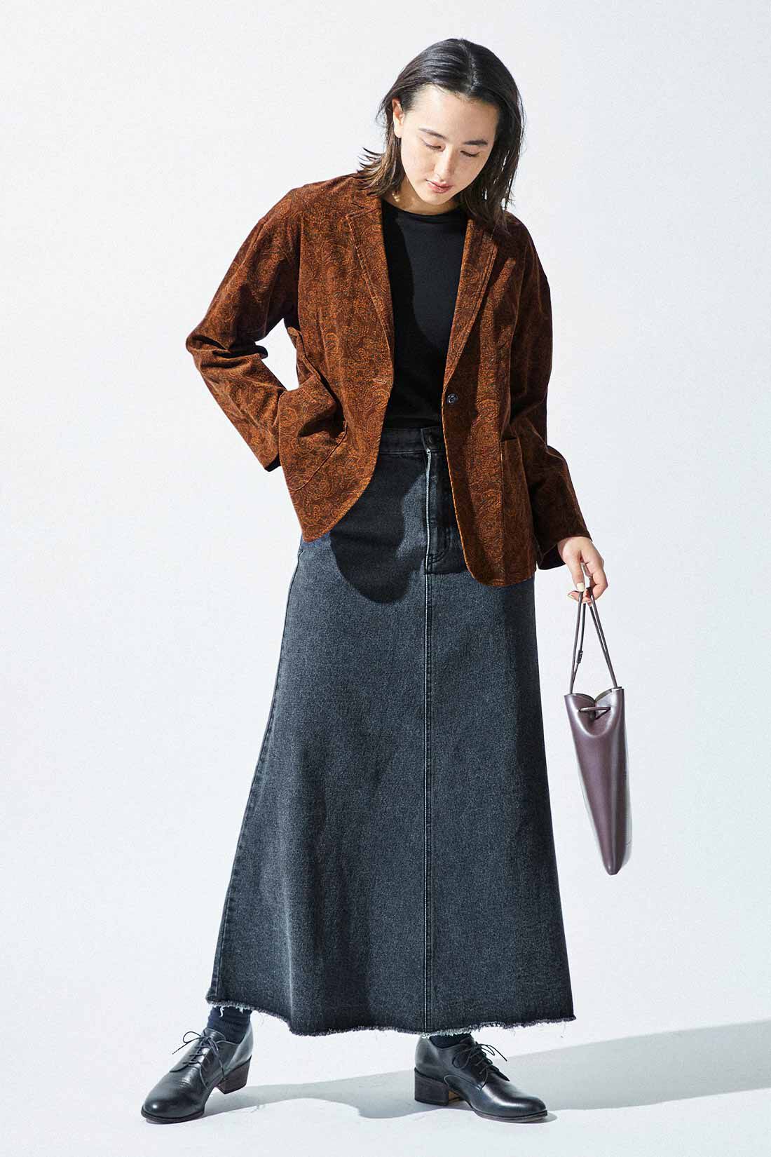 THREE FIFTY STANDARD|フライス編みのラグランＴシャツＴＦＳとカットヘムブラックデニムスカート　ＴＦＳのコーディネート