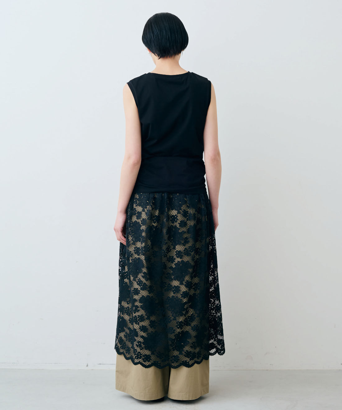 THREE FIFTY STANDARD［スリーフィフティースタンダード］|シルケット加工 タンクトップと綿100％ 上品 接触冷感素材 ワイドパンツ 〈カーキベージュ〉のコーディネート