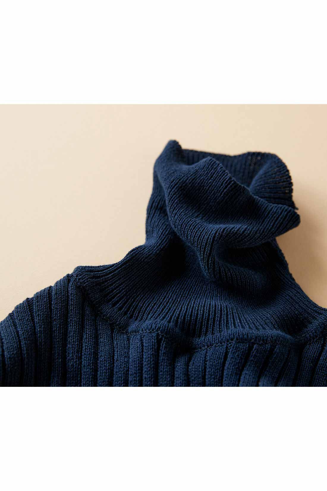 THREE FIFTY STANDARD［スリーフィフティースタンダード］|THREE FIFTY STANDARD コットン100％のリブタートル〈アイボリー〉|首もとや肩まわりを締めつけるような窮屈さもなく、包み込むようにフィットします。　※写真はイメージです。お届けするカラーとは異なります。