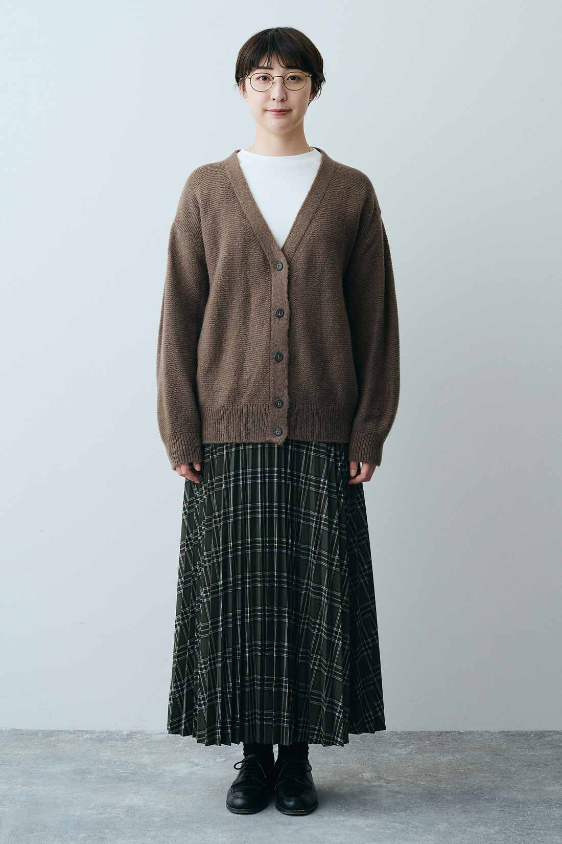 THREE FIFTY STANDARD|金子さんカーディガン〈ブラウン〉ＴＦＳとチェックプリーツスカートＴＦＳのコーディネート