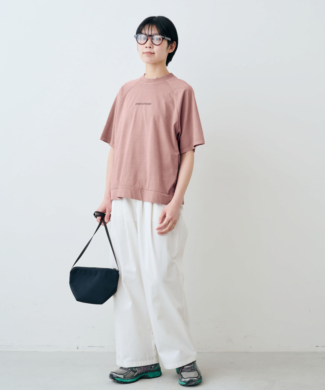 THREE FIFTY STANDARD［スリーフィフティースタンダード］|綿100％ ピグメント加工 ロゴプリントＴシャツのコーディネート