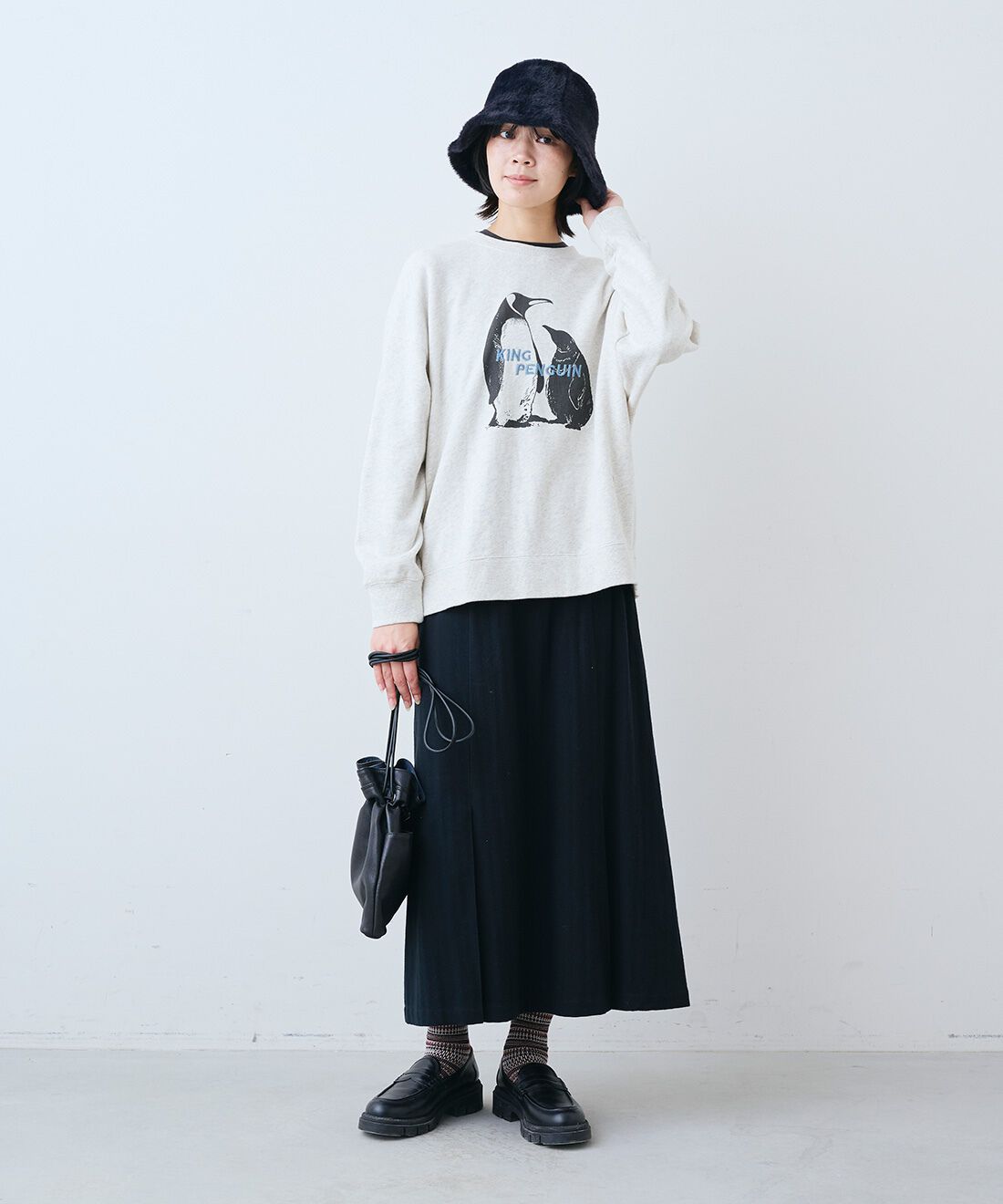 THREE FIFTY STANDARD|キングペンギン プリント＆刺しゅうトレーナー〈オートミール〉のコーディネート