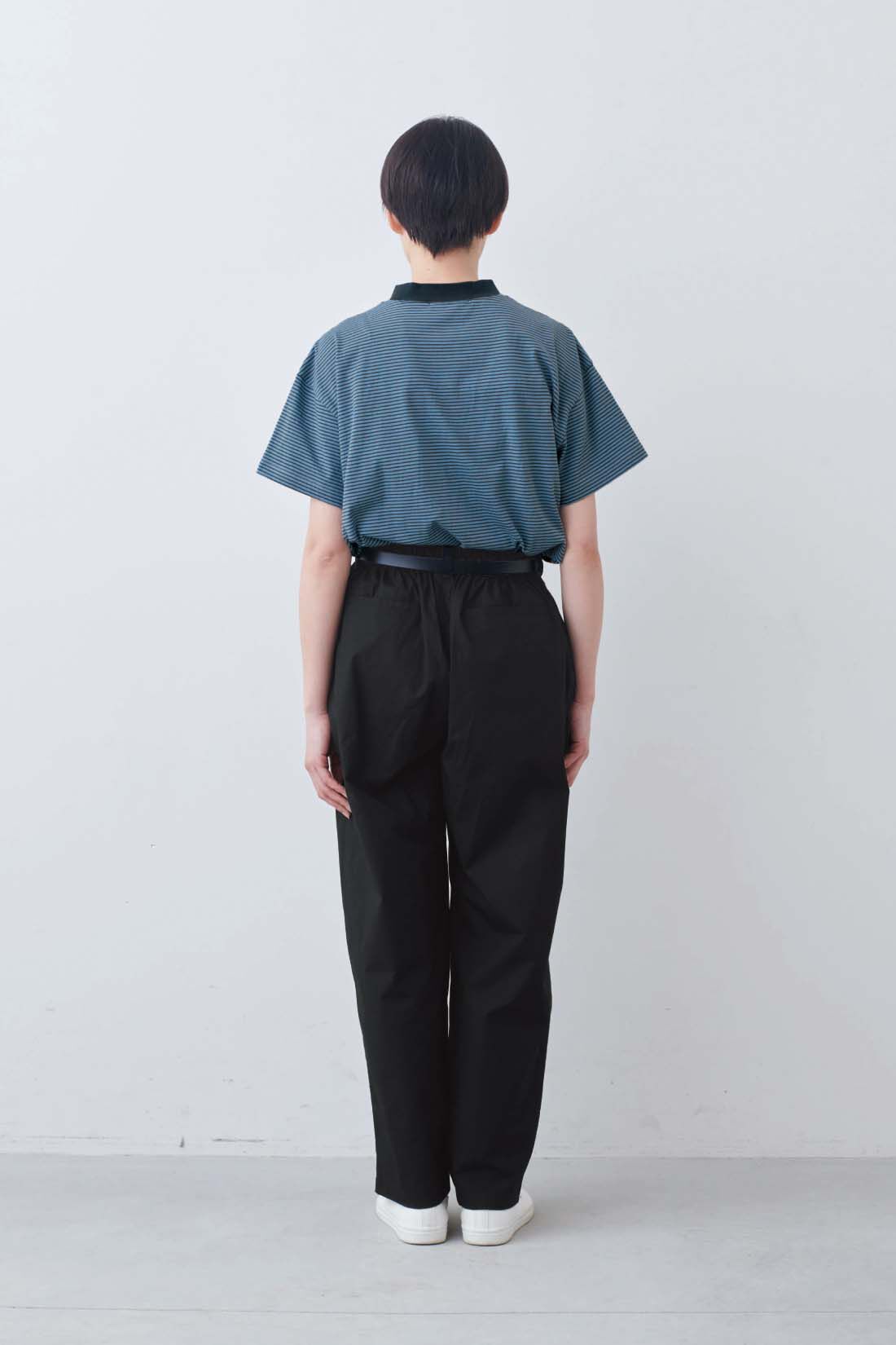 THREE FIFTY STANDARD［スリーフィフティースタンダード］|ラフなシルエットのテーパードパンツ〈ブラック〉のコーディネート