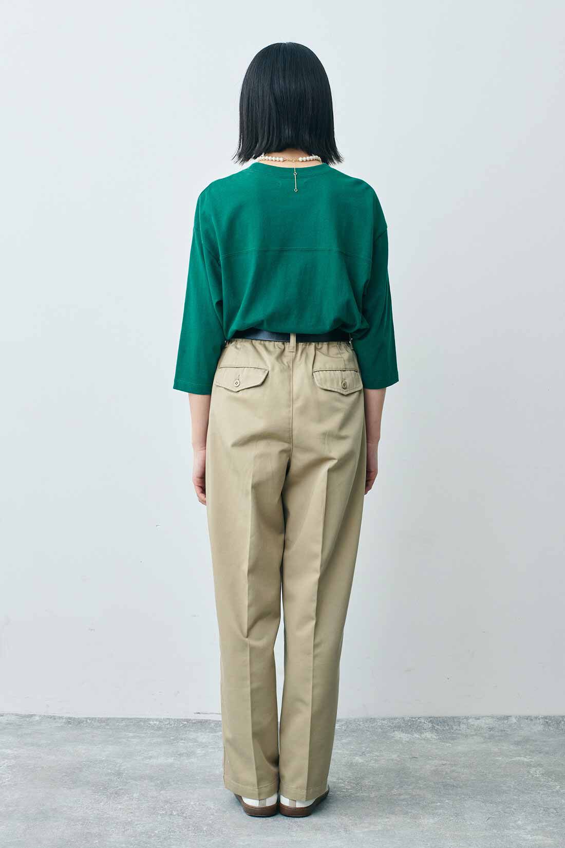 THREE FIFTY STANDARD|フットボールＴシャツＧＲ　ＴＦＳとスタンダードなチノパンツＢＥ　ＴＦＳのコーディネート|モデル身長：163cm 着用サイズ：M