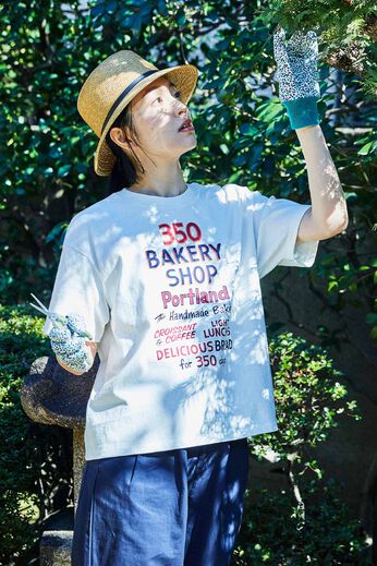 THREE FIFTY STANDARD［スリーフィフティースタンダード］ | 綿100% ベーカリーショップＴシャツ　〈オフホワイト〉