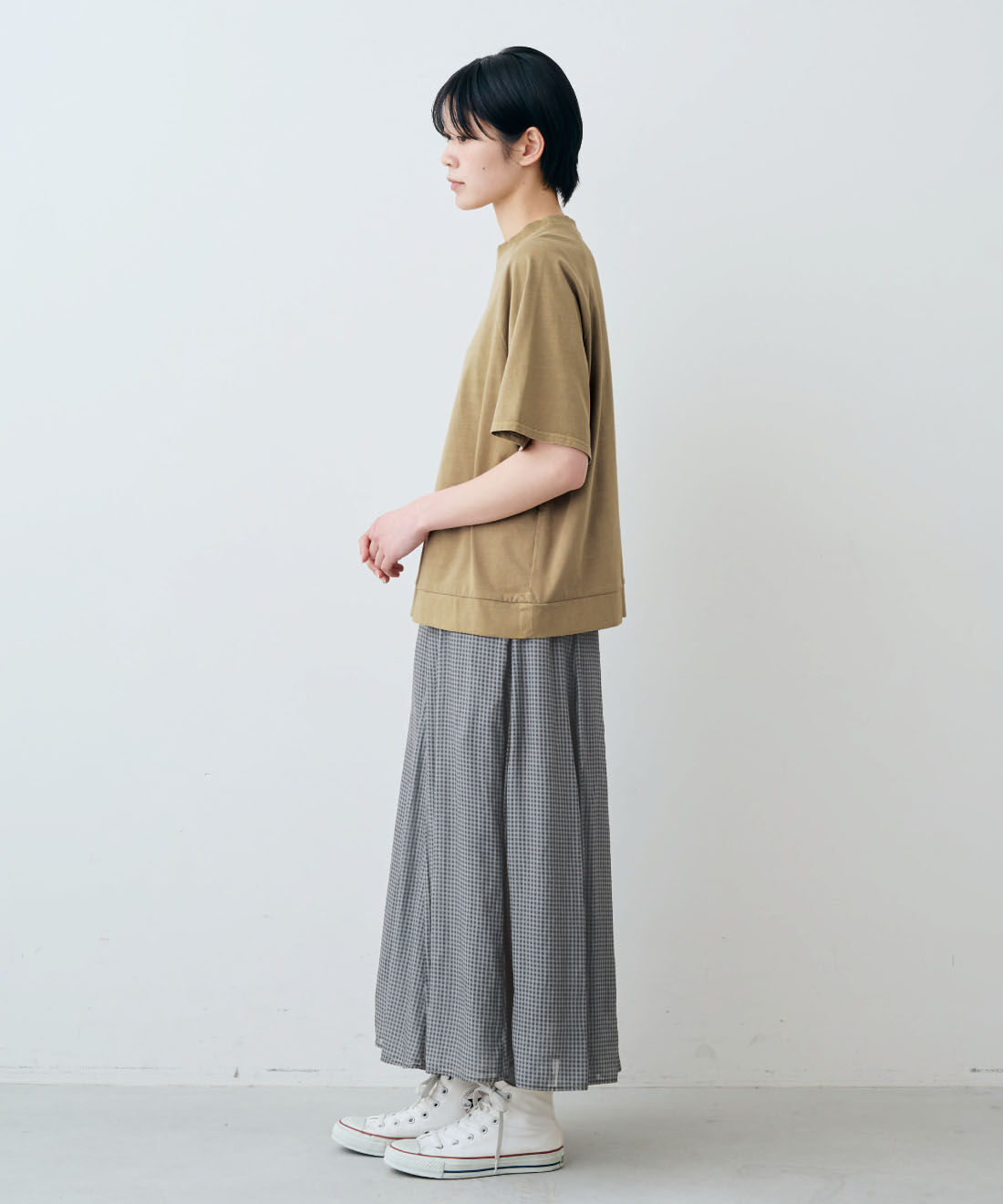 THREE FIFTY STANDARD［スリーフィフティースタンダード］|THREE FIFTY STANDARD　ピグメント加工のロゴプリントＴシャツの会|モデル身長：163cm　着用サイズ：M