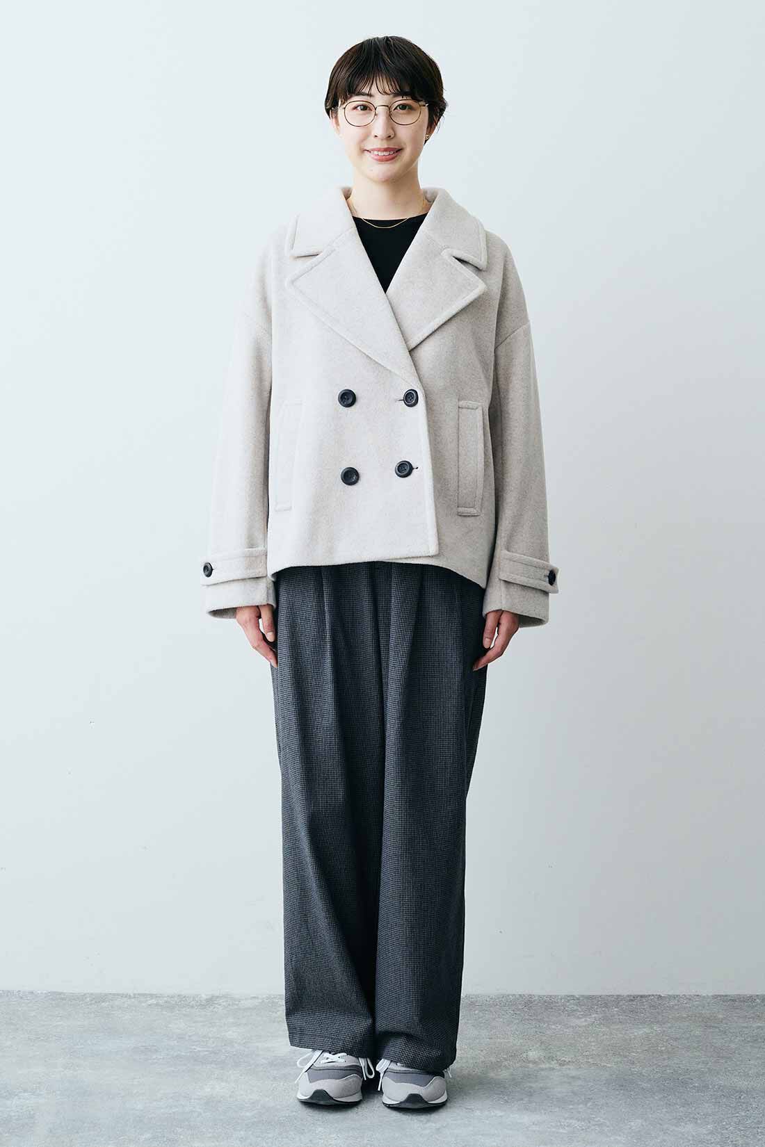 THREE FIFTY STANDARD|ショート丈のＰコート〈ライト杢グレー〉ＴＦＳとフライス編みのラグランＴシャツＴＦＳのコーディネート