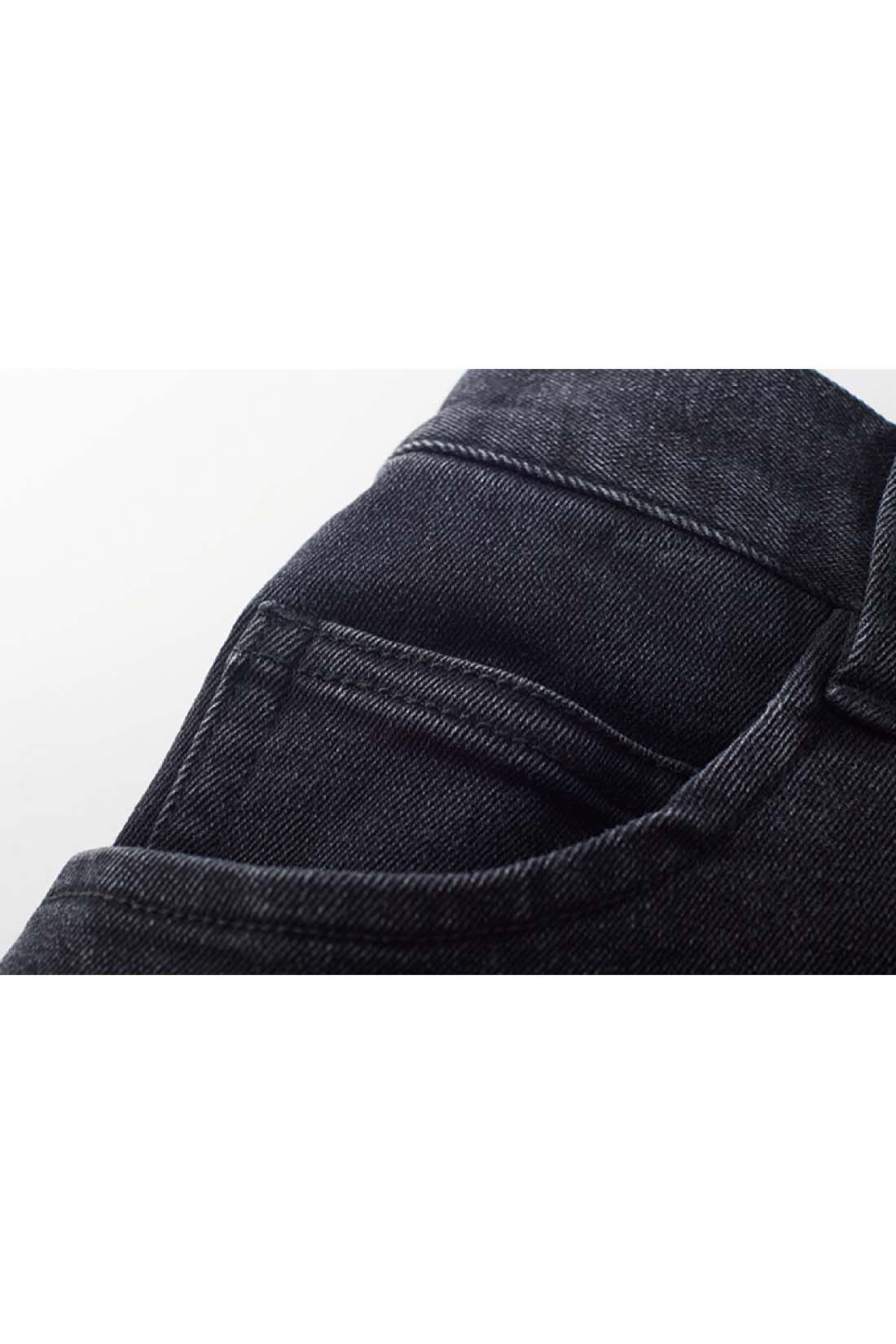 THREE FIFTY STANDARD［スリーフィフティースタンダード］|THREE FIFTY STANDARD　シックなウォッシュドブラックデニムのスカート|8オンスのデニム生地に洗いをかけて色落ちさせ、こなれ感のある表情に仕上げました。
