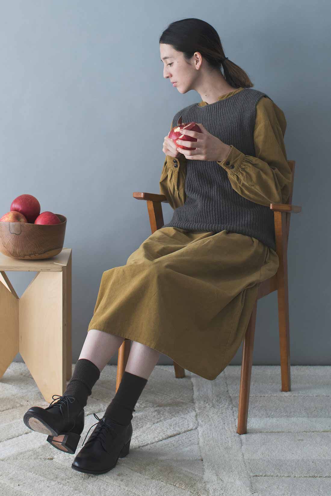 プリズムストーンノーマルレア合わせて350個以上！トレー付き貴重 THREE FIFTY STANDARD バランスよく決まるニットベスト〈グレー