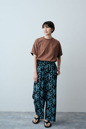 THREE FIFTY STANDARD［スリーフィフティースタンダード］ | 汗じみ軽減加工のゆるシルエットTシャツ〈ブラウン〉