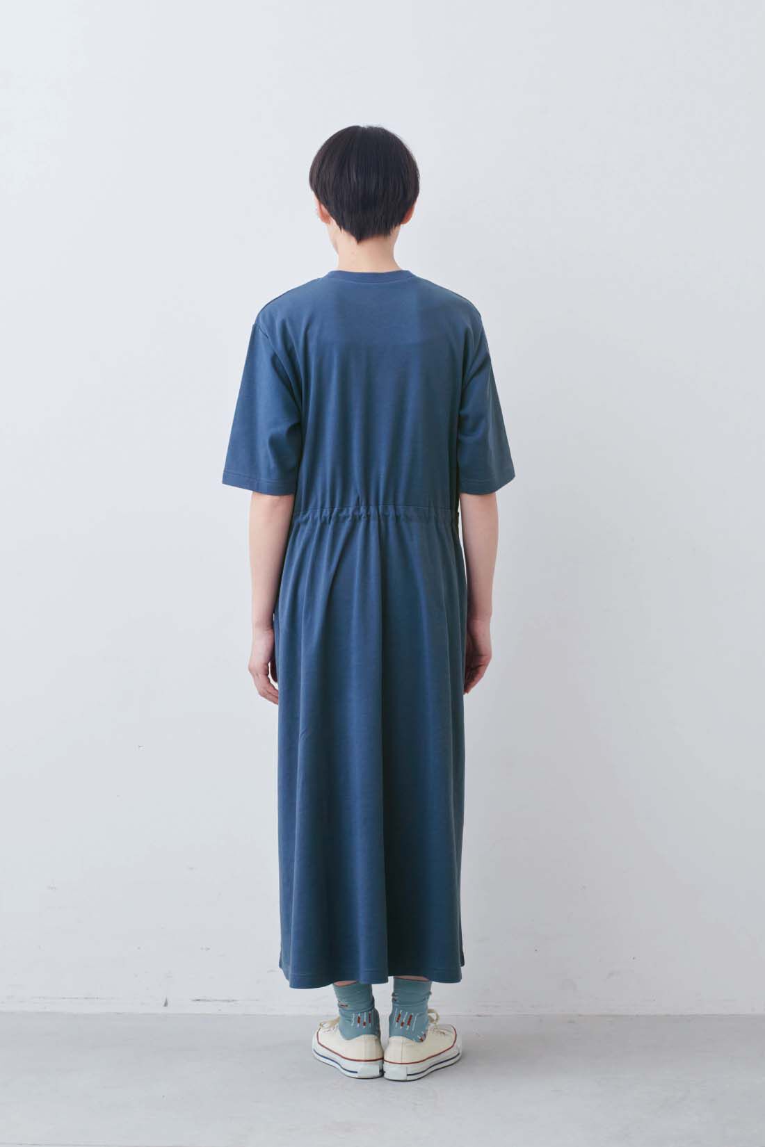 THREE FIFTY STANDARD［スリーフィフティースタンダード］|THREE FIFTY STANDARD　接触冷感・吸汗速乾のリラクシーなカットソーワンピース〈ブルー〉|モデル身長：163cm　着用サイズ：M