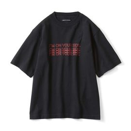 THREE FIFTY STANDARD | 丸胴仕様のロゴプリントＴシャツ〈ブラック〉