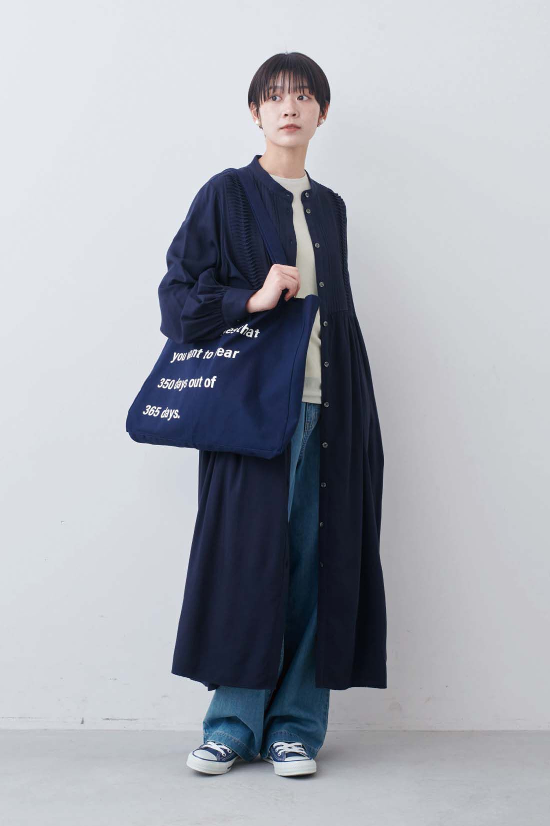 THREE FIFTY STANDARD［スリーフィフティースタンダード］|THREE FIFTY STANDARD　ピンタックのワンピース 〈ネイビー〉|モデル身長：163cm　着用サイズ：M