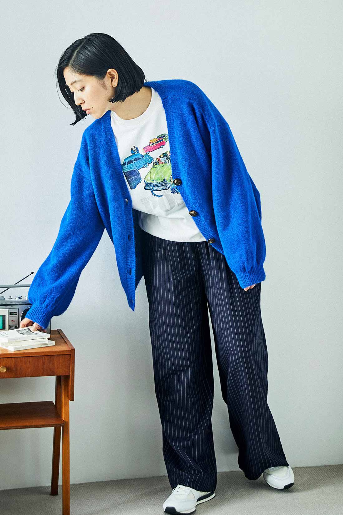 THREE FIFTY STANDARD|THREE FIFTY STANDARD やわらかタッチのVネックカーディガン〈ロイヤルブルー〉