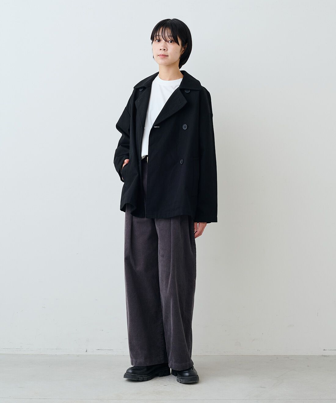 THREE FIFTY STANDARD［スリーフィフティースタンダード］|コットンツイルのダブルコートＢＫ　ＴＦＳと小谷　実由さんと作ったコーデュロイパンツＴＦＳのコーディネート|モデル身長：163cm 着用サイズ：M