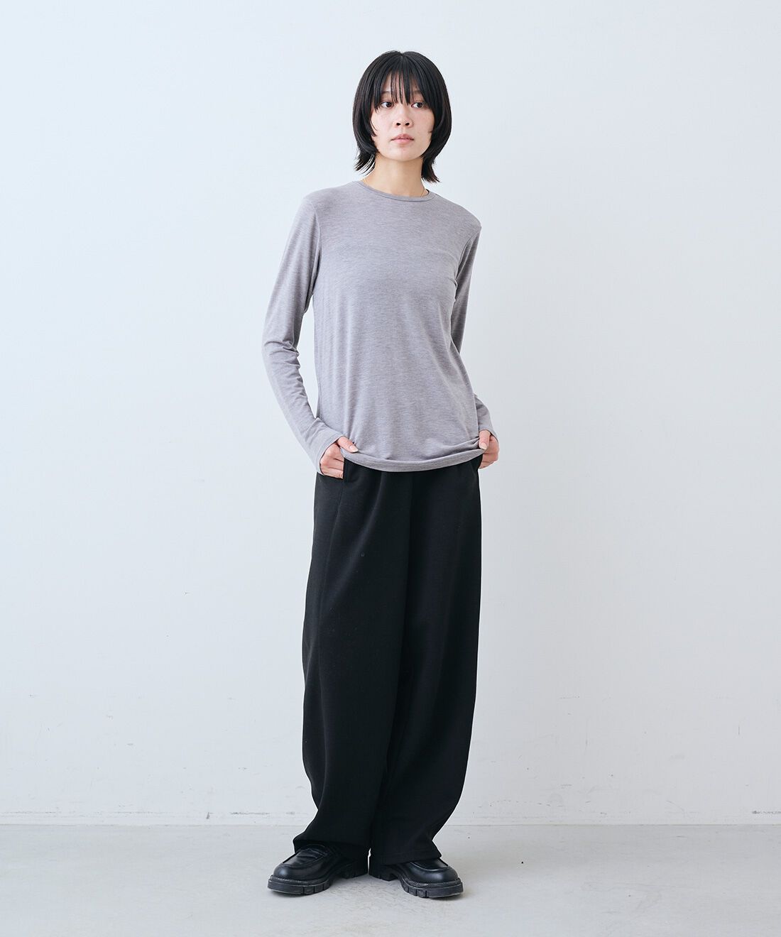 THREE FIFTY STANDARD［スリーフィフティースタンダード］|裏起毛のあったかカットソー カーブパンツのコーディネート