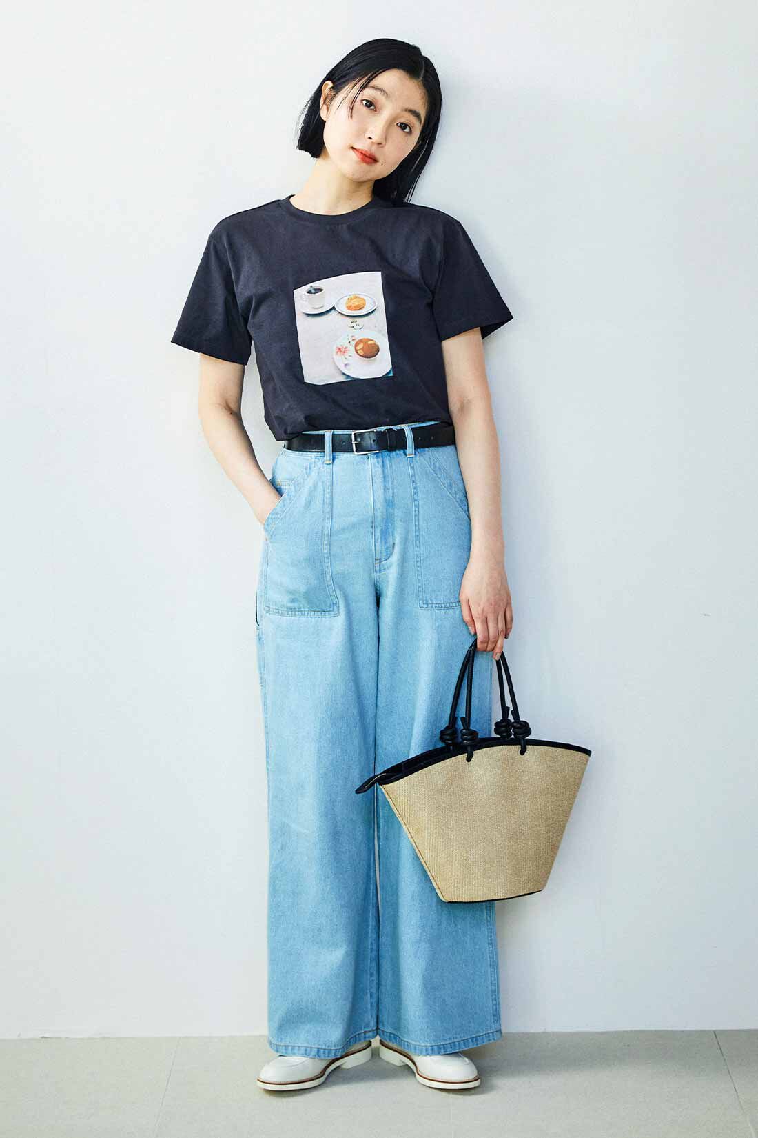 THREE FIFTY STANDARD［スリーフィフティースタンダード］|THREE FIFTY STANDARD 小谷 実由さんと作った 想い出のフォトTシャツ〈チャコールグレー〉|ウォッシュデニムでカジュアルに