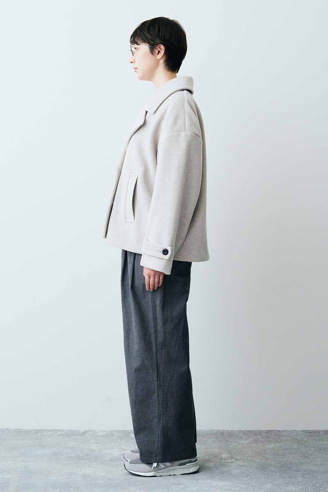 THREE FIFTY STANDARD|ショート丈のＰコート〈ライト杢グレー〉ＴＦＳとフライス編みのラグランＴシャツＴＦＳのコーディネート