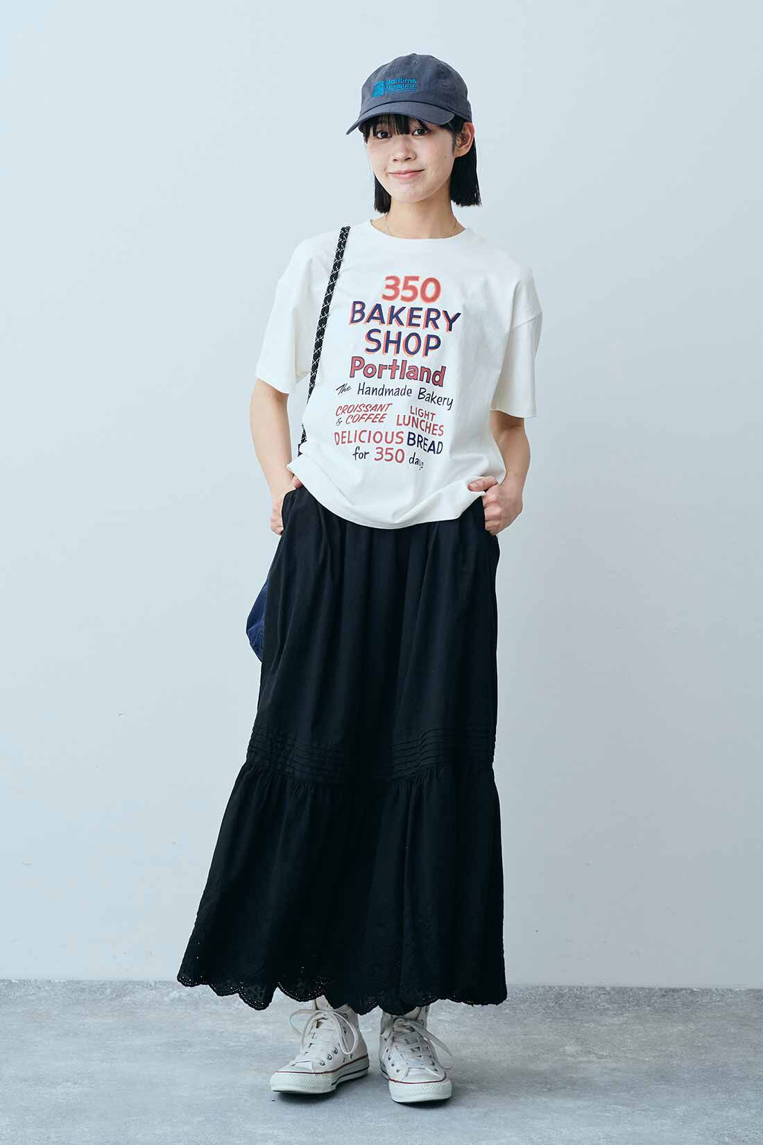 THREE FIFTY STANDARD［スリーフィフティースタンダード］|THREE FIFTY STANDARD ベーカリーショップTシャツ〈オフホワイト〉|モデル身長：163cm　着用サイズ：M