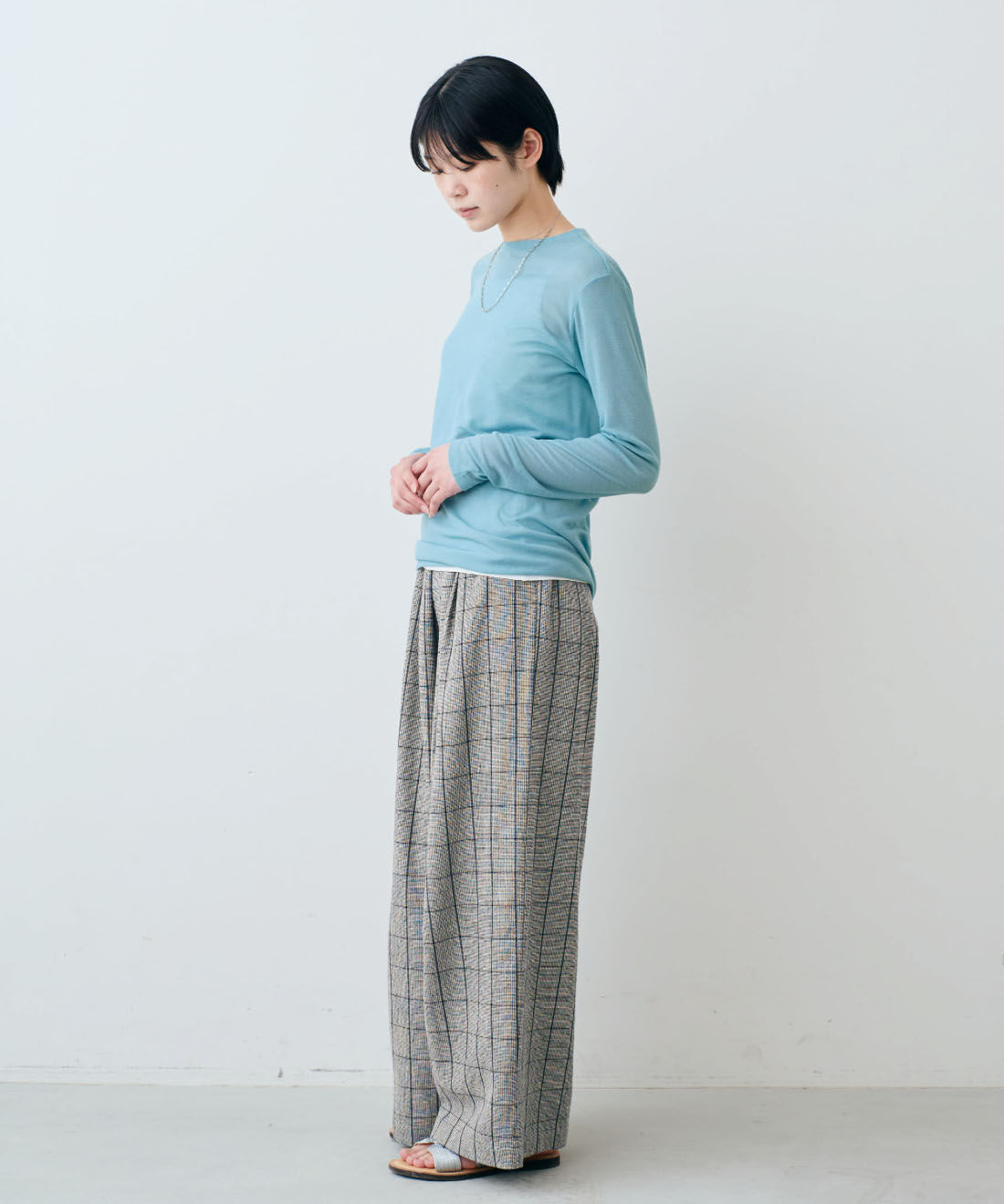 THREE FIFTY STANDARD［スリーフィフティースタンダード］|シアーなカットソートップスの会と綿混 ベア天じく ブラキャミソールと日本製 2-WAY チェーン ネックレスのコーディネート