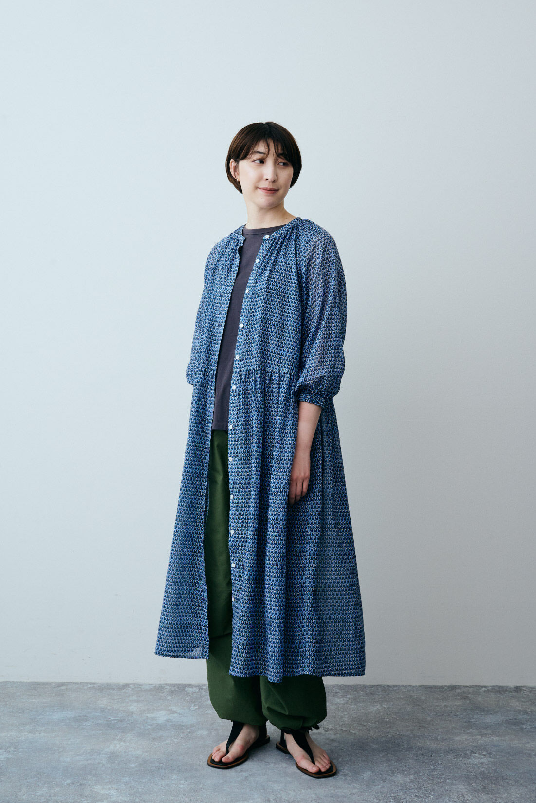 THREE FIFTY STANDARD［スリーフィフティースタンダード］|THREE FIFTY STANDARD ほどよいシルエットのカーゴパンツ〈ミリタリーグリーン〉