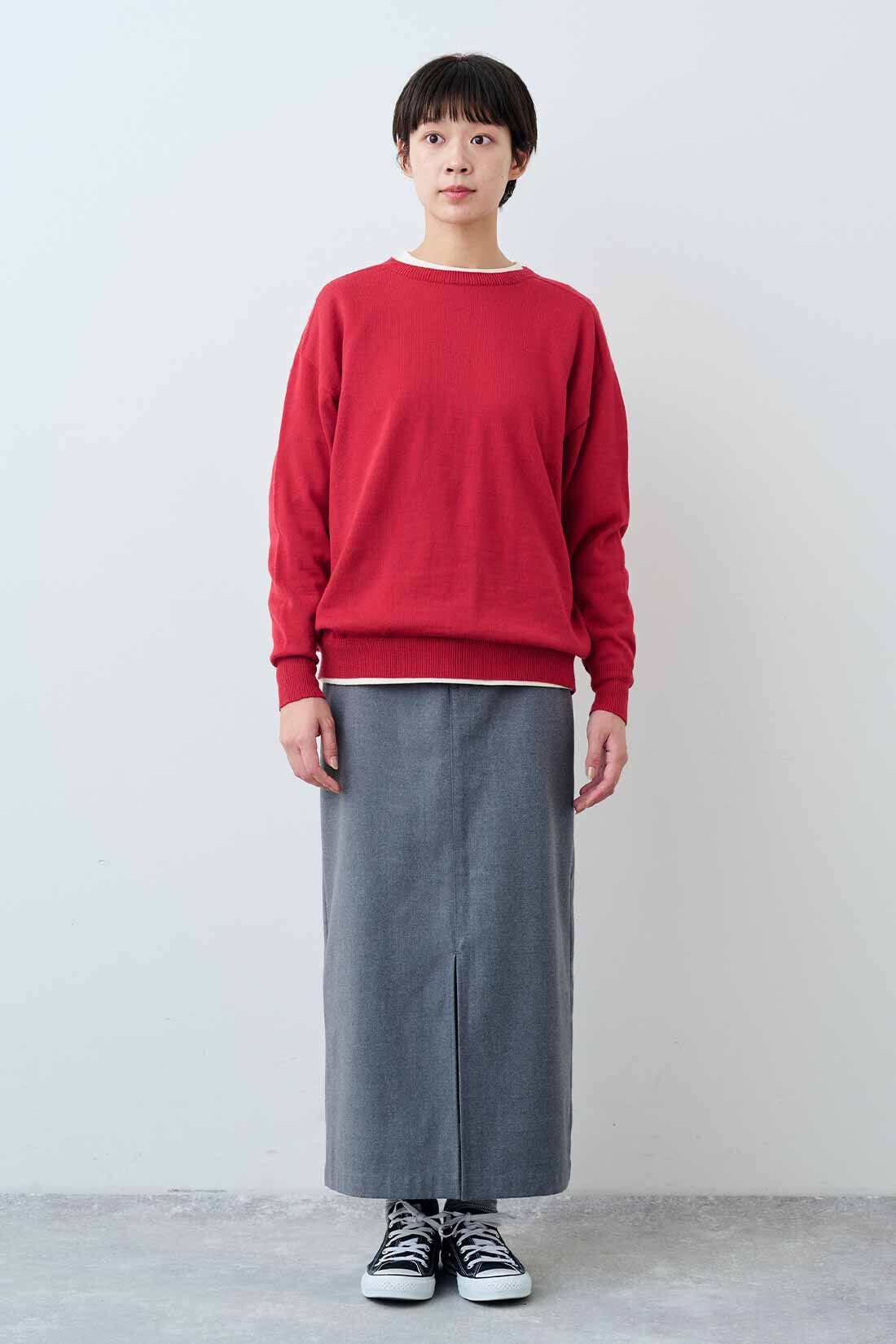 THREE FIFTY STANDARD［スリーフィフティースタンダード］|フライス編みのストレッチラグランスリーブTシャツの会とフロントスリットのタイトスカート〈杢グレー〉のコーディネート|モデル身長：163cm 着用サイズ：M