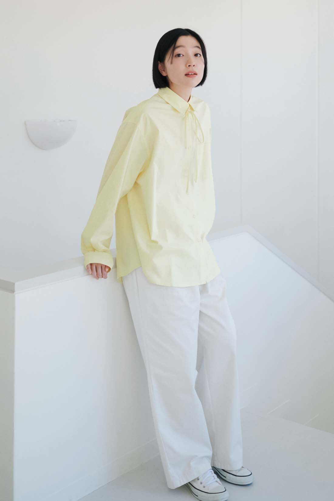 THREE FIFTY STANDARD［スリーフィフティースタンダード］|カジュアルすぎないチノパンツ〈アイボリー〉のコーディネート