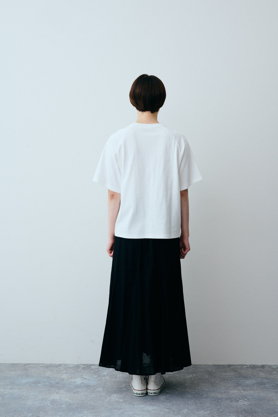 THREE FIFTY STANDARD［スリーフィフティースタンダード］|モノトーンロゴＴシャツホワイト　ＴＦＳのコーディネート