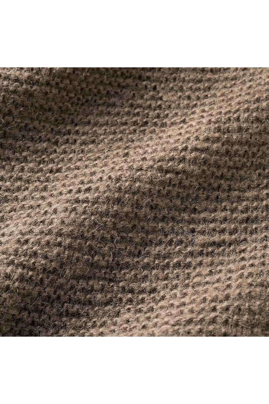THREE FIFTY STANDARD|THREE FIFTY STANDARD 金子敦子さんと作った ガーター編みがポイントのゆるっとカーディガン〈ブラウン〉|弾力があって、軽さと膨らみのある風合いの糸を使用。