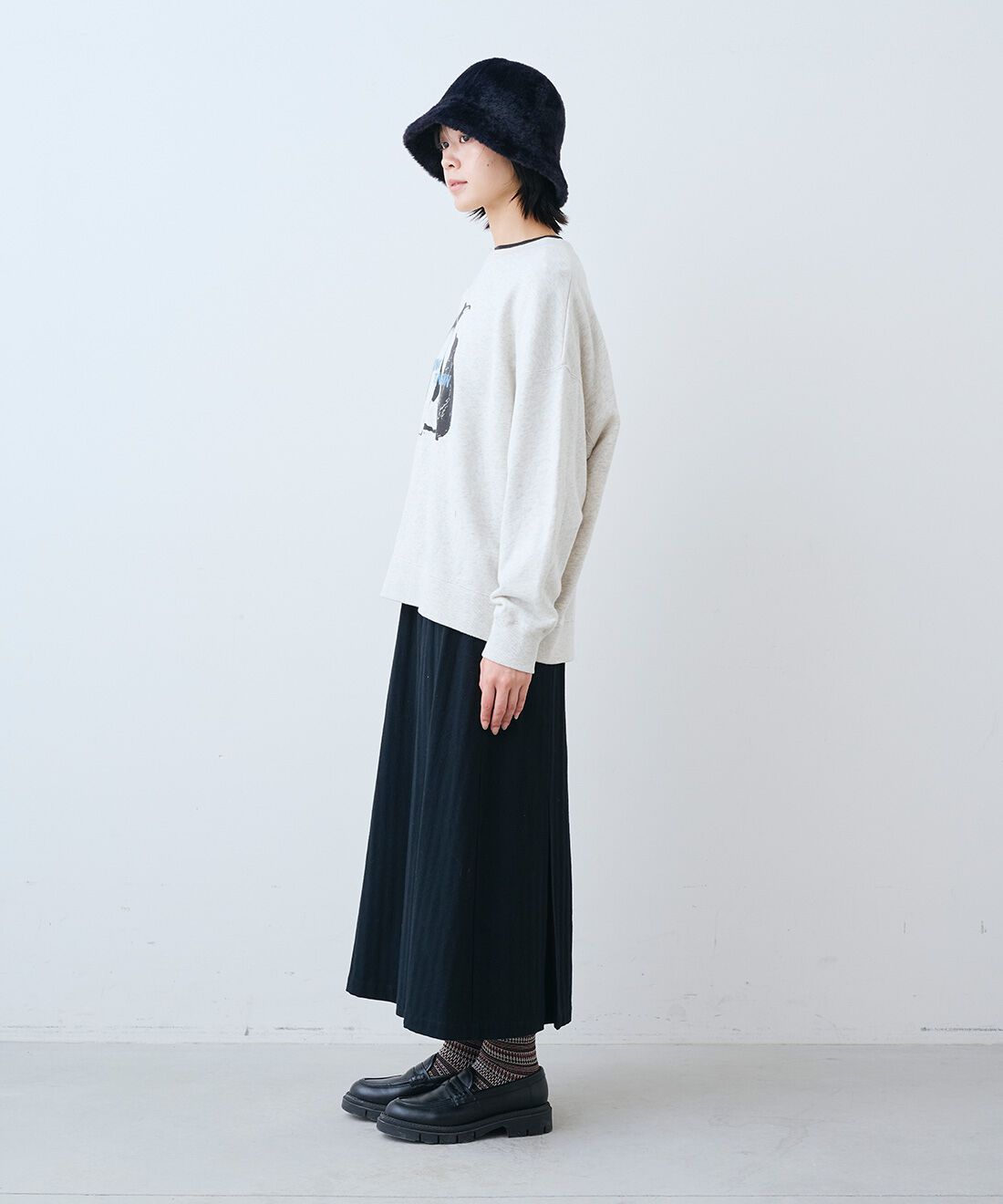 THREE FIFTY STANDARD|キングペンギン プリント＆刺しゅうトレーナー〈オートミール〉のコーディネート