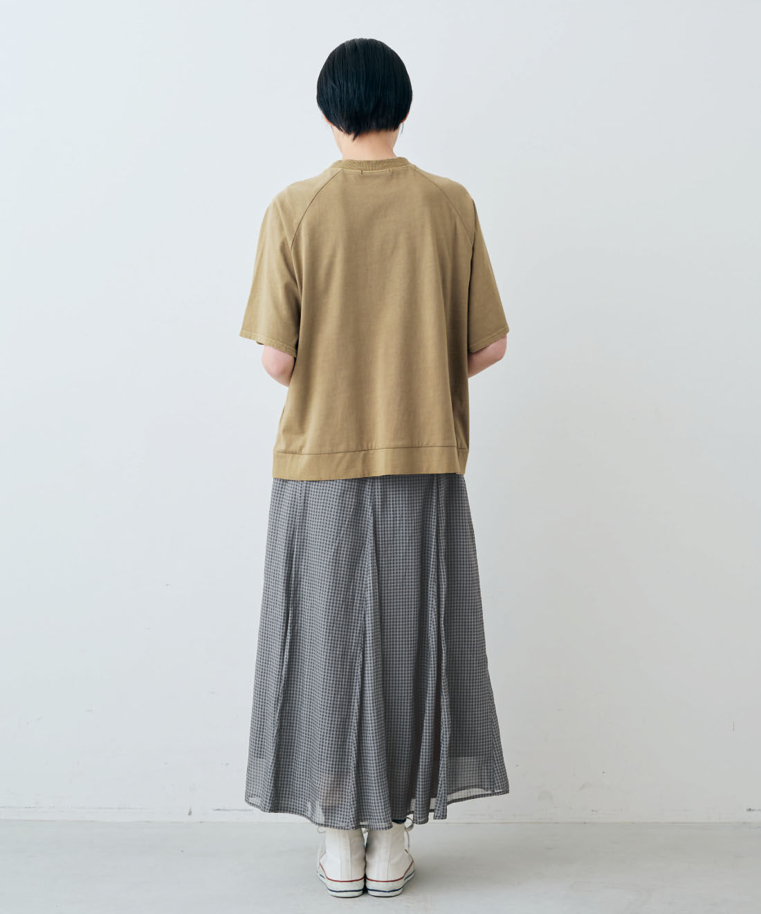 THREE FIFTY STANDARD［スリーフィフティースタンダード］|THREE FIFTY STANDARD　ピグメント加工のロゴプリントＴシャツの会|モデル身長：163cm　着用サイズ：M
