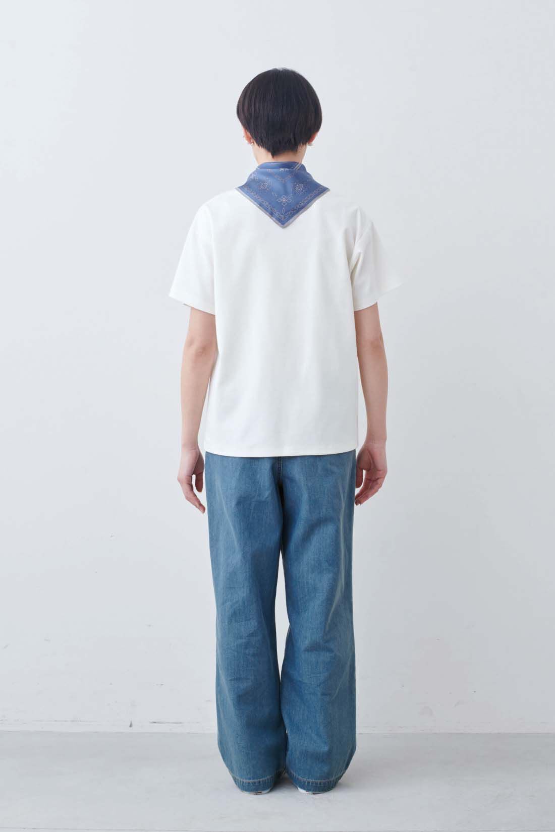 THREE FIFTY STANDARD［スリーフィフティースタンダード］|THREE FIFTY STANDARD　シルキーな肌ざわりのベーシックなTシャツの会|モデル身長：163cm　着用サイズ：M