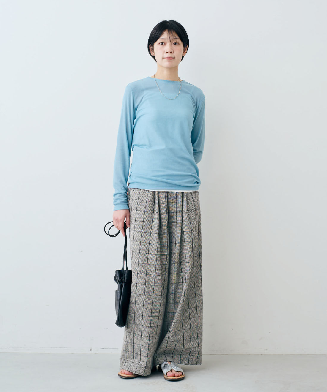 THREE FIFTY STANDARD［スリーフィフティースタンダード］|シアーなカットソートップスの会と綿混 ベア天じく ブラキャミソールと日本製 2-WAY チェーン ネックレスのコーディネート