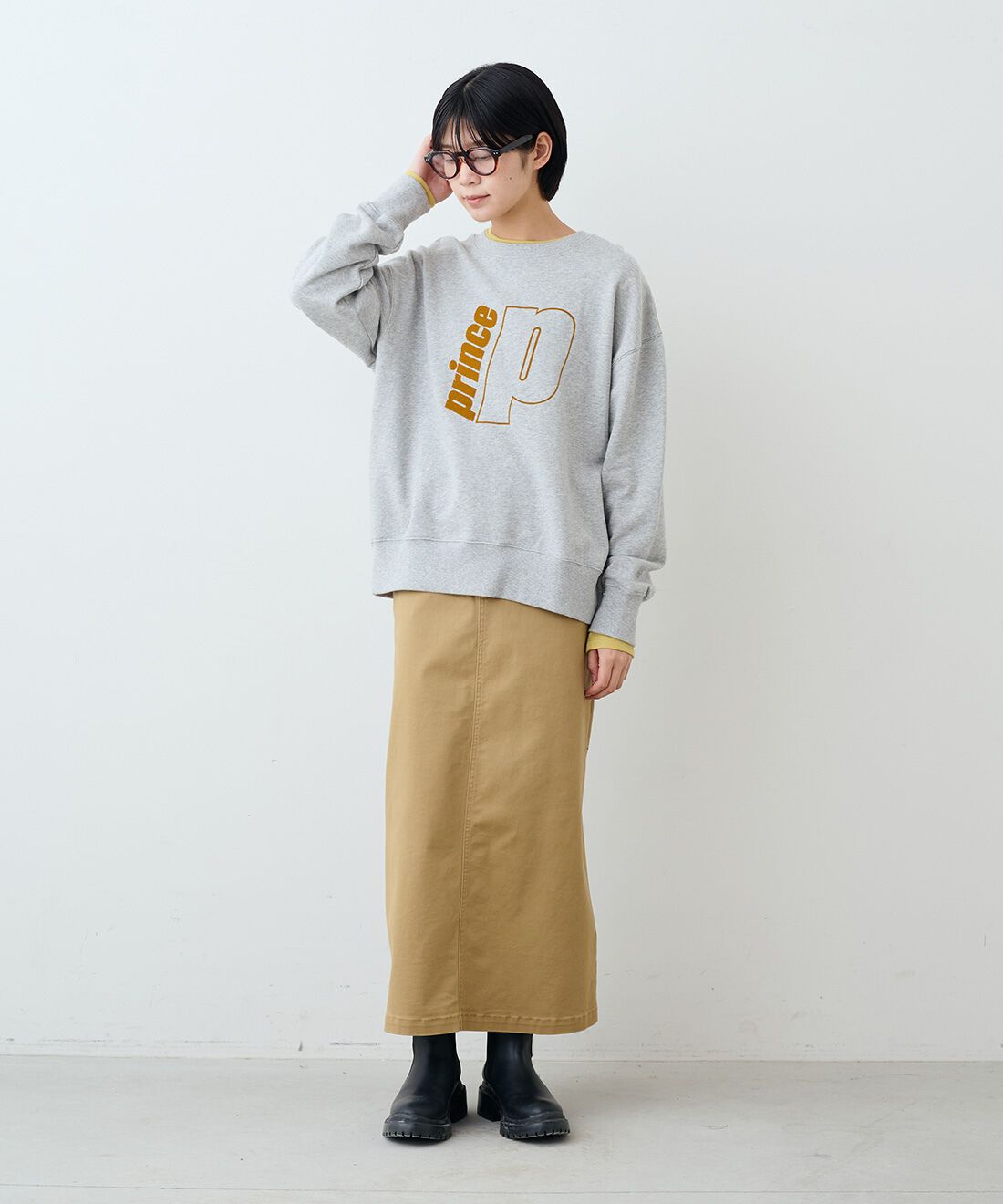 THREE FIFTY STANDARD［スリーフィフティースタンダード］|クルーネックスウェットトップスＧＹ　ＴＦＳとシアーなカットソートップスの会とレザーのワイドボストンバッグＢＫ　ＴＦＳのコーディネート|モデル身長：163cm 着用サイズ：M