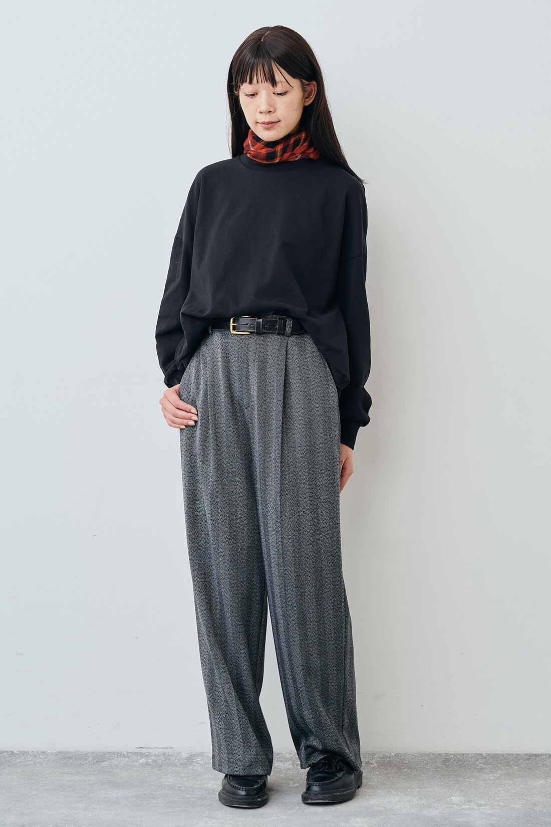 THREE FIFTY STANDARD［スリーフィフティースタンダード］|THREE FIFTY STANDARD トレーナーみたいなTシャツ〈ブラック〉|モデル身長：163cm　着用サイズ：M