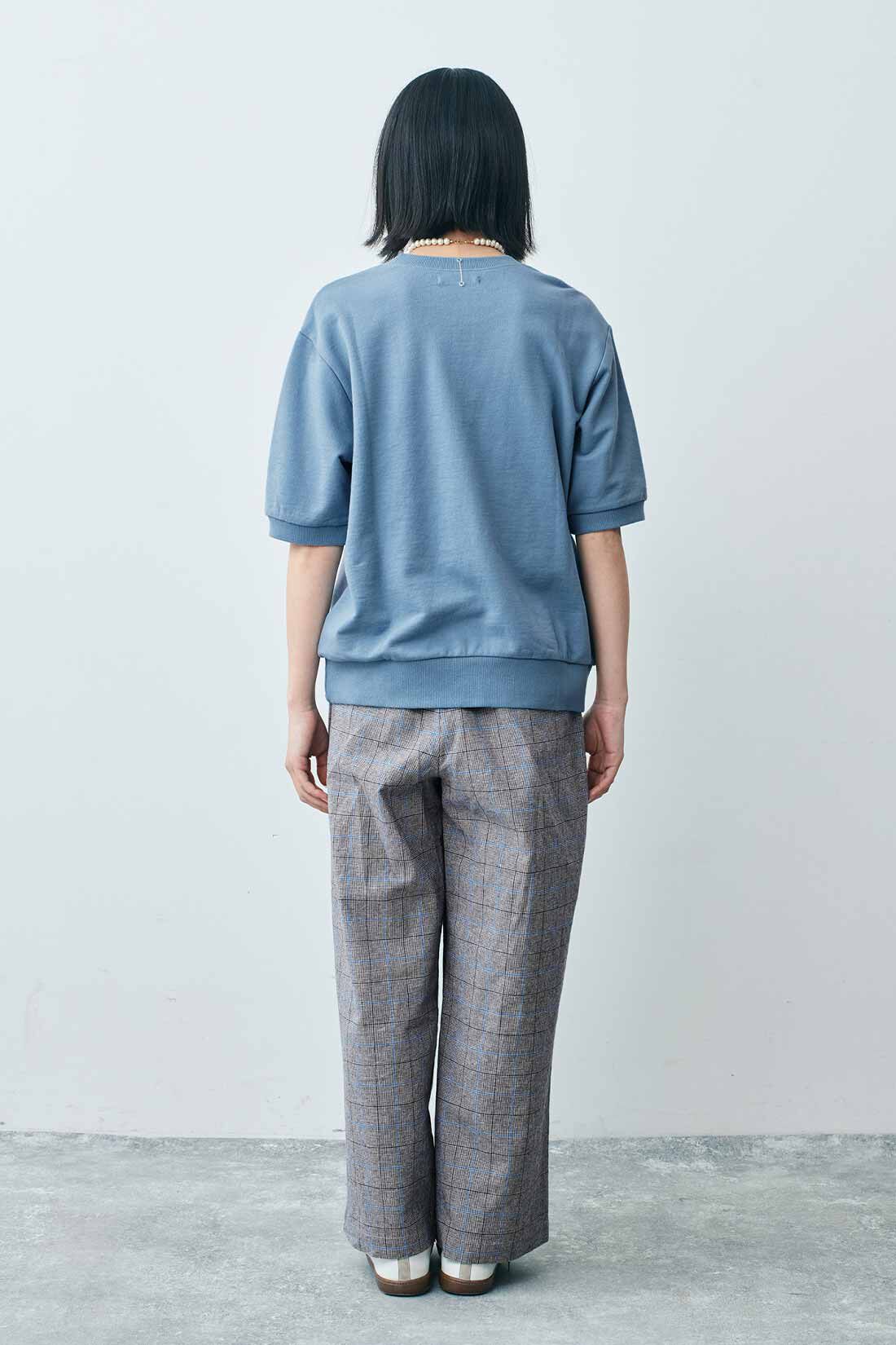 THREE FIFTY STANDARD|半袖ミニ裏毛のプルオーバーＢＬ　ＴＦＳとブルーラインチェックパンツ　ＴＦＳのコーディネート|モデル身長：163cm 着用サイズ：M
