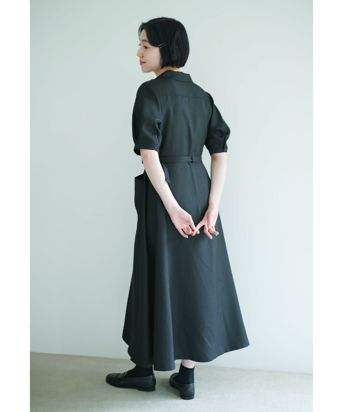 THREE FIFTY STANDARD［スリーフィフティースタンダード］|THREE FIFTY STANDARD　小谷 実由さんと作った 共ベルトのついたワンピース〈ブラック〉
