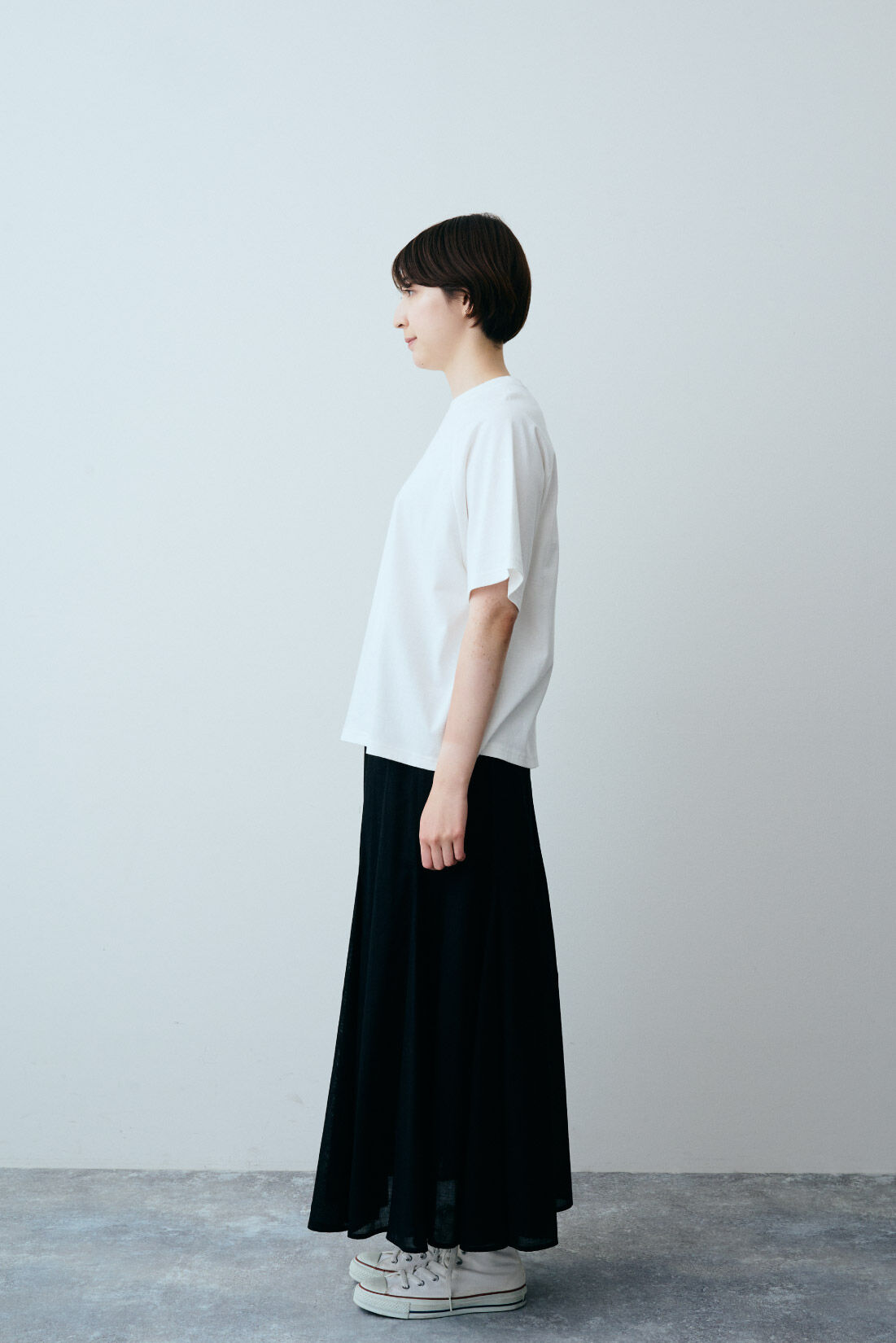 THREE FIFTY STANDARD［スリーフィフティースタンダード］|モノトーンロゴＴシャツホワイト　ＴＦＳのコーディネート