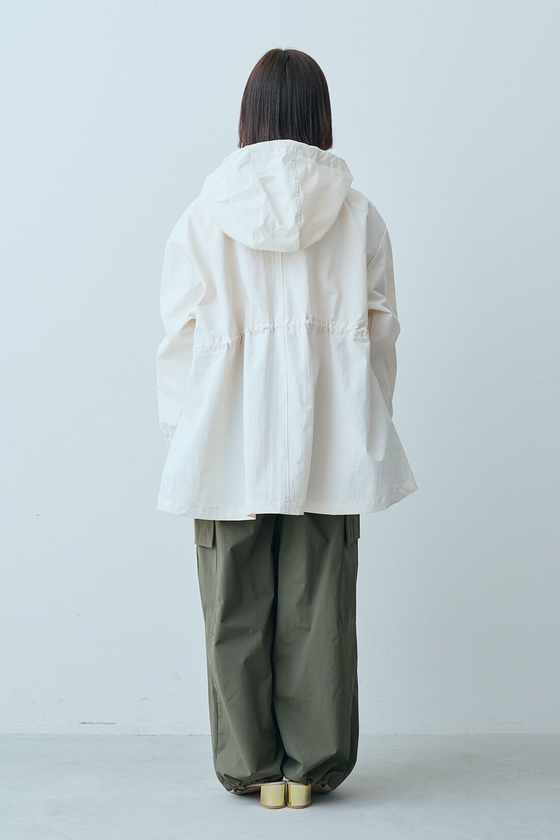 IEDIT|撥水 UVカット カーゴ ワイド パンツ〈カーキ〉のコーディネート|【着用サイズ】アウター：SP　トップス：S　パンツ：SP