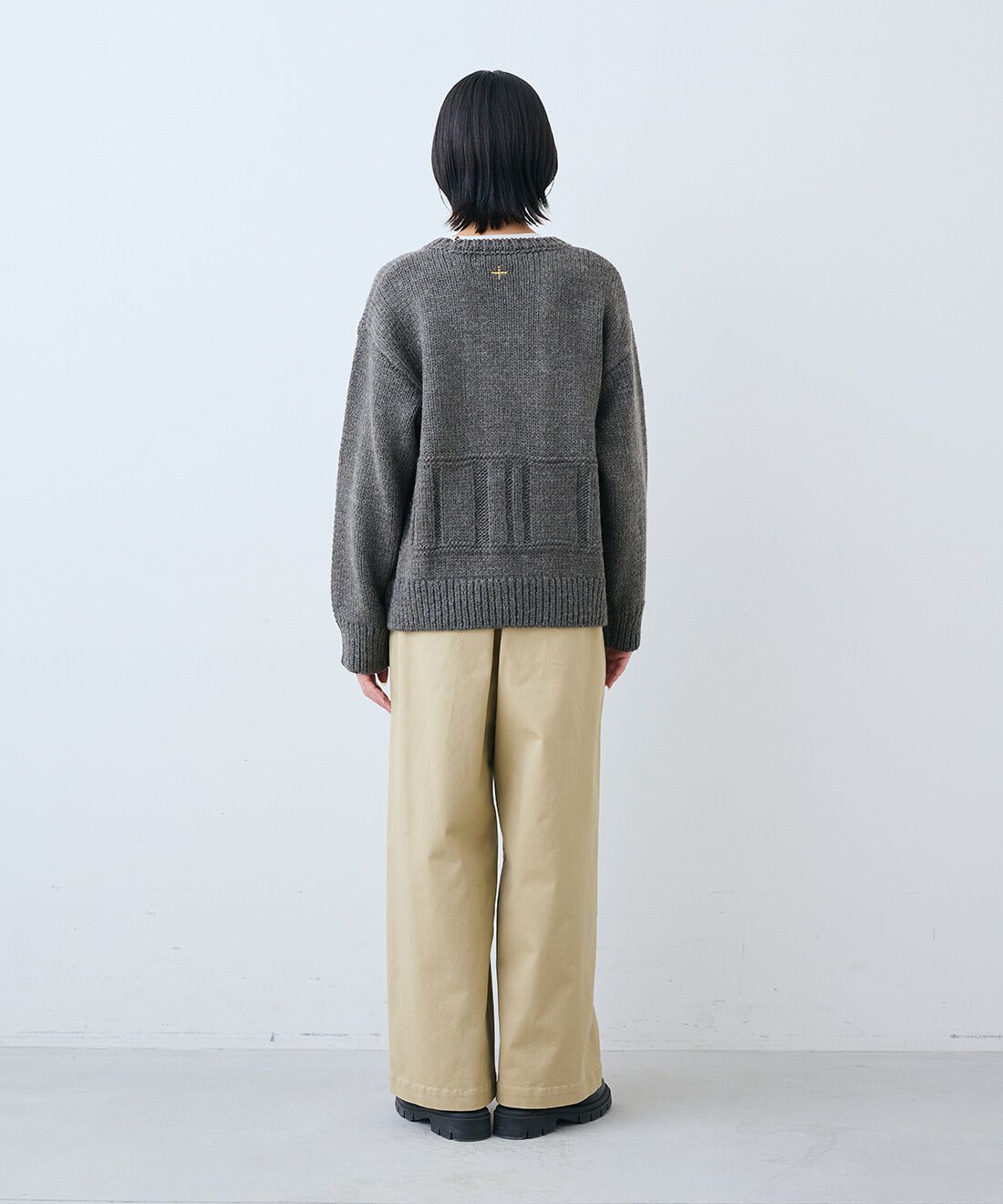 THREE FIFTY STANDARD|小谷実由さんと作ったローゲージニット〈チャコールグレー〉のコーディネート