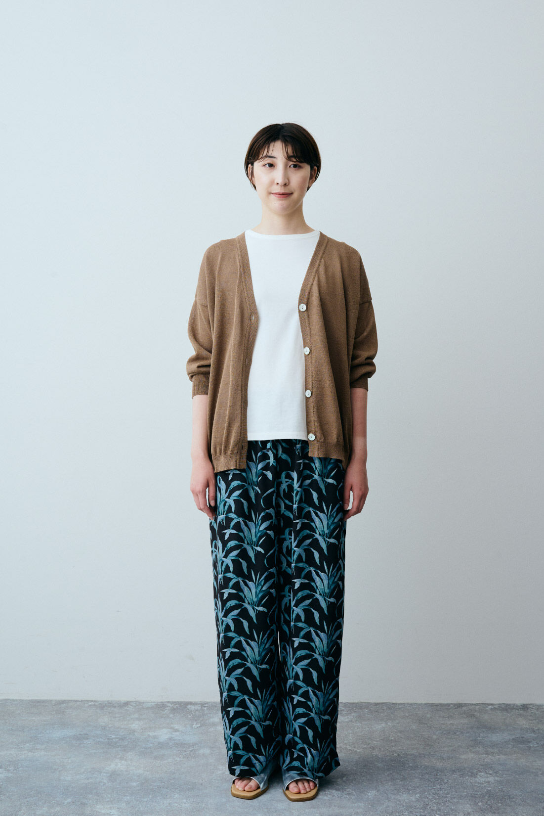 THREE FIFTY STANDARD 和紙をブレンドしたVネックカーディガン