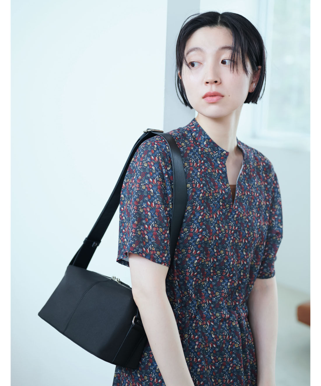THREE FIFTY STANDARD［スリーフィフティースタンダード］|THREE FIFTY STANDARD　スプリットレザーを使った軽量ボディーバッグ〈ブラック〉