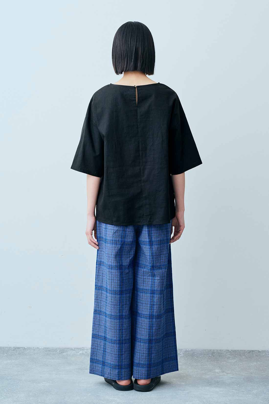 THREE FIFTY STANDARD［スリーフィフティースタンダード］|リネンコットン タックデザインプルオーバー〈ブラック〉のコーディネート|モデル身長：163cm 着用サイズ：M