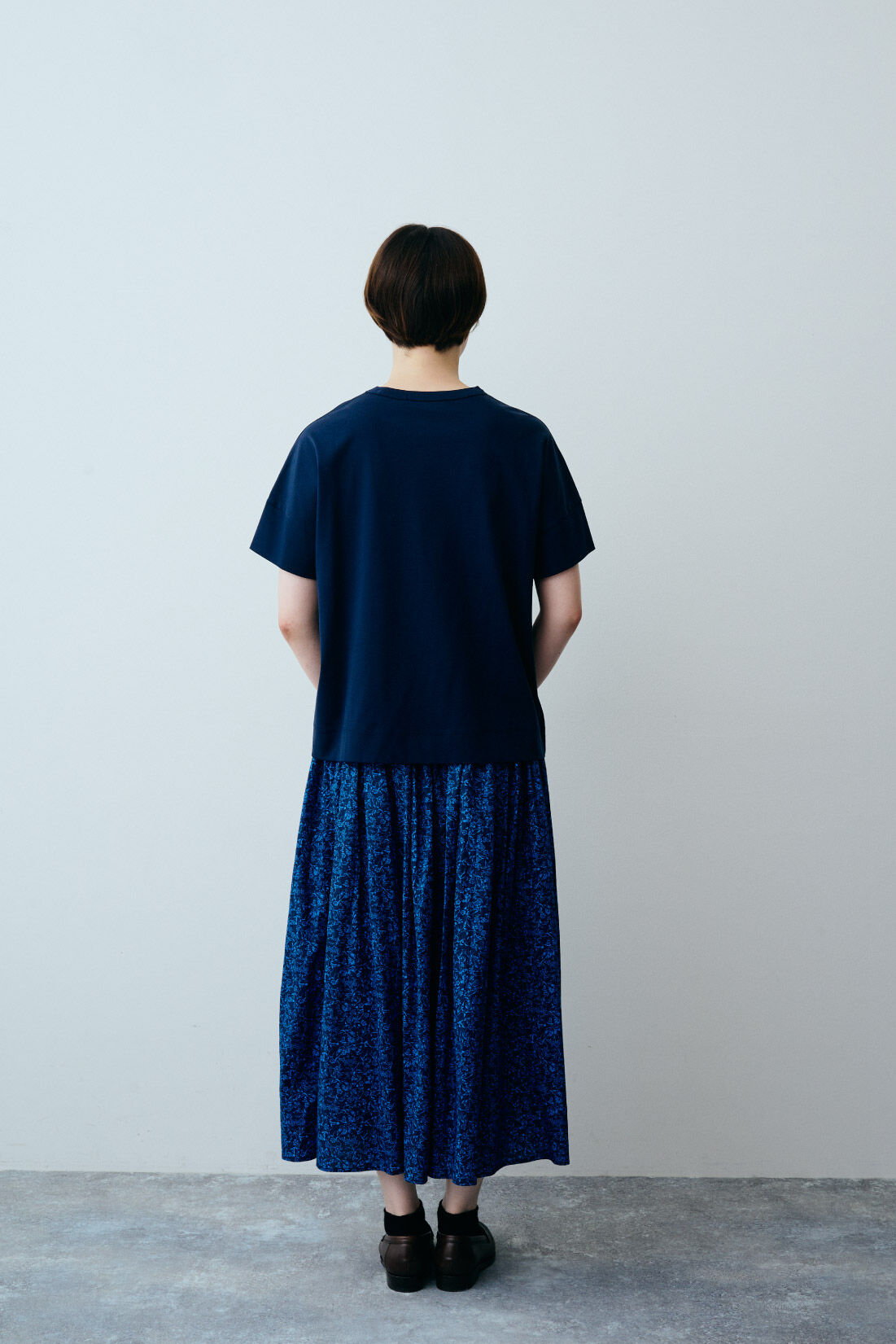 THREE FIFTY STANDARD|THREE FIFTY STANDARD シルケット加工をほどこした ダブルスリーブTシャツの会|モデル身長：163cm　着用サイズ：M