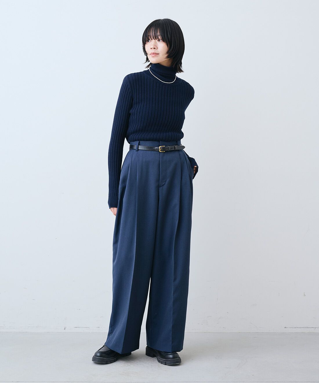 THREE FIFTY STANDARD［スリーフィフティースタンダード］|タック スラックス パンツ〈チャコールグレー〉のコーディネート