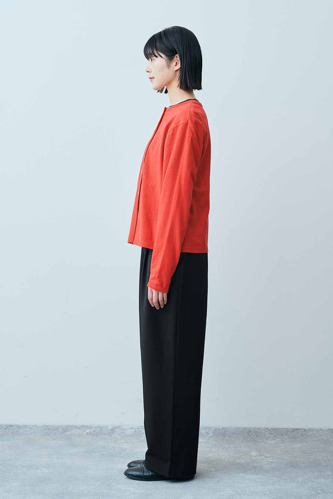 THREE FIFTY STANDARD［スリーフィフティースタンダード］|コットン素材 クルーネックカーディガンのコーディネート|モデル身長：163cm 着用サイズ：M